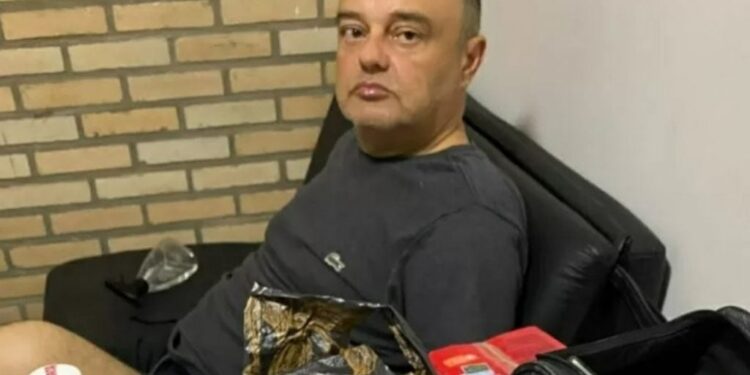 Homem condenado por armar bomba no aeroporto está foragido há 45 dias