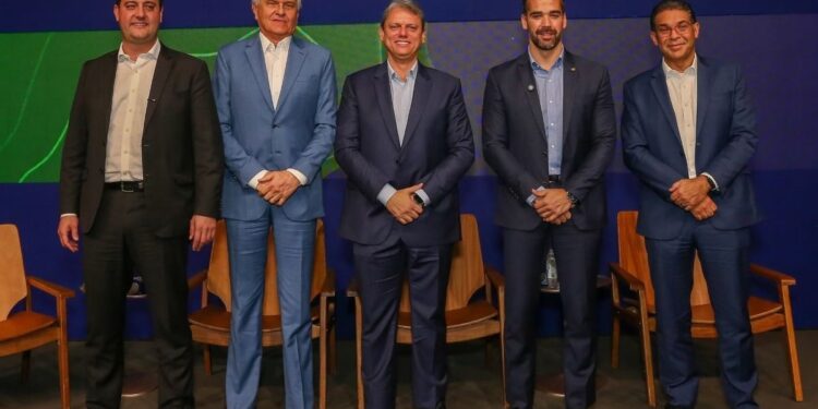 De “anão na política” a vídeo de jaboticaba, governadores usam evento para atacar Lula