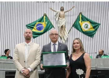 Ceará reconhece médico alagoano com maior honraria e discurso emocionante marca a cerimônia