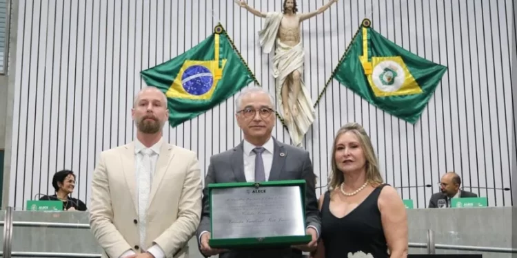Ceará reconhece médico alagoano com maior honraria e discurso emocionante marca a cerimônia