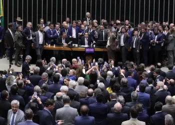 Opositores que ocuparem presidência podem sofrer punições implementadas pela Câmara