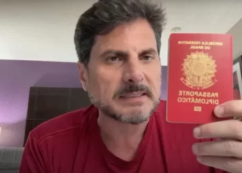 Passaporte diplomático utilizado por Marcos do Val nos EUA é confiscado pela PF