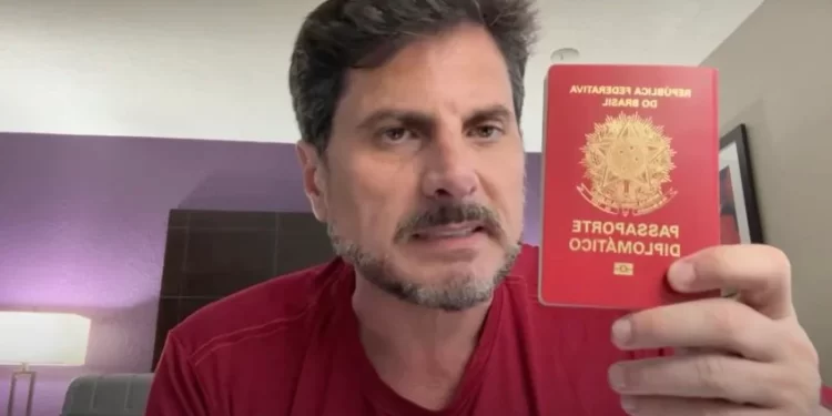 Passaporte diplomático utilizado por Marcos do Val nos EUA é confiscado pela PF