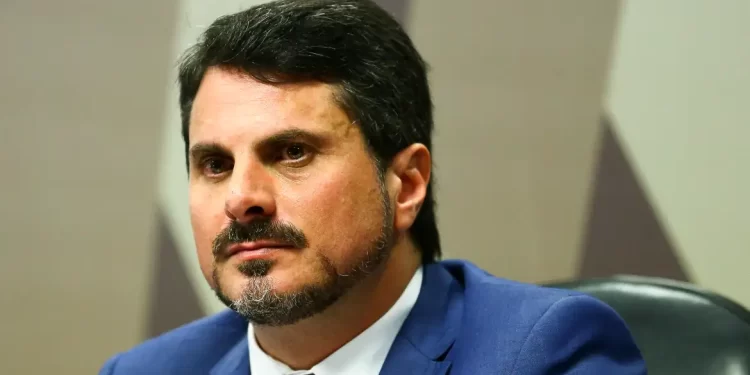 Senador Marcos do Val terá que usar tornozeleira eletrônica, decide Moraes