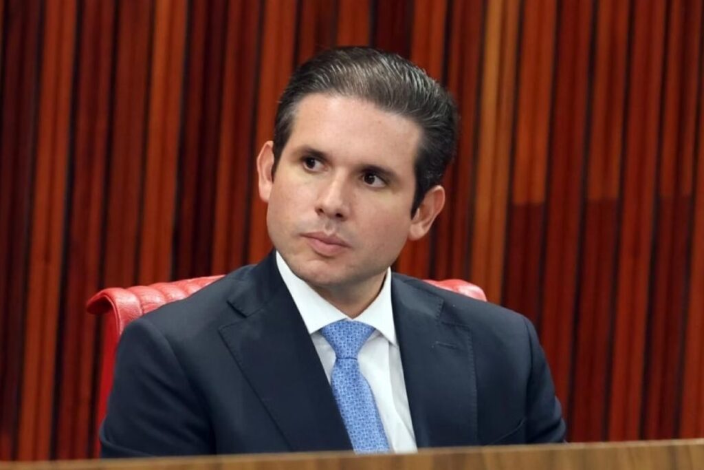 Motta critica atuação de Eduardo Bolsonaro nos EUA: “Ação contra o país”