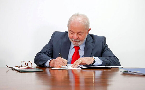 Lula sanciona isenção de Imposto de Renda para quem ganha até dois salários mínimos