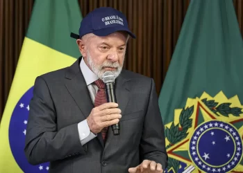 Lula dá sinais de campanha antecipada à reeleição e oposição questiona uso da máquina pública