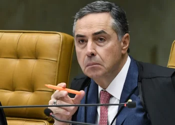 Filho de Barroso suspende retorno aos EUA em meio a sanções de Trump