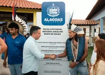 Paulo Dantas inaugura escola indígena e moderno complexo esportivo em Inhapi