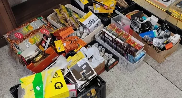Operação conjunta apreende dois mil cigarros eletrônicos em Maceió e comerciante é conduzido à Polícia Federal
