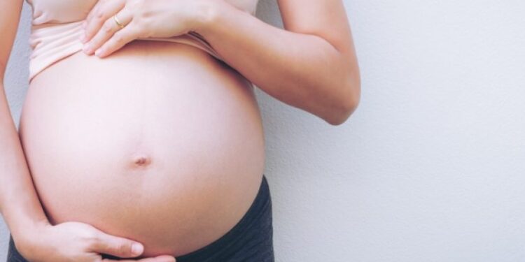 INSS facilita acesso ao salário-maternidade para autônomas com nova regra