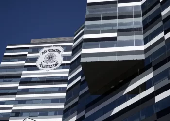 PF diz que Bolsonaro burlou STF e encaminhou 300 vídeos pelo WhatsApp 