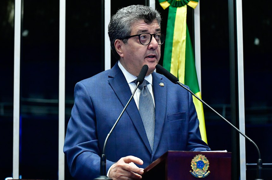 Viagem de senador alagoano aos EUA custa R$75,5 mil e termina sem avanços concretos