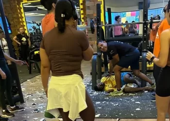 Teto de academia cede e trabalhador cai sobre professor em Arapiraca