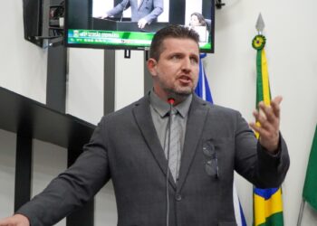 Vereador de Cuiabá propõe lei para desincentivar doações a pessoas em situação de rua