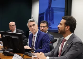 Rafael Brito lidera último debate sobre construção do Sistema Nacional de Educação