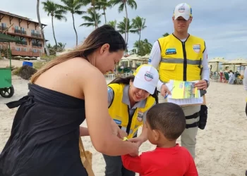 Ronda no Bairro distribui pulseiras de identificação para crianças