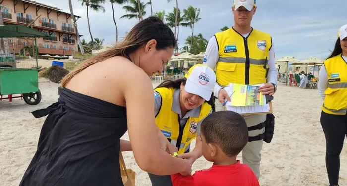 Ronda no Bairro distribui pulseiras de identificação para crianças