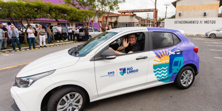 Prefeito Pedro Carlos reforça frota da saúde de Rio Largo entregando 10 novos veículos 0km para Tratamento Fora de Domicílio