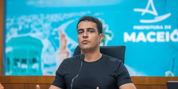 Saída de JHC do PL acende disputa pelo comando da sigla em Alagoas