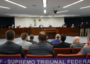 Depois da posição contrária de Fux, próxima etapa do julgamento fica com Cármen Lúcia e Zanin