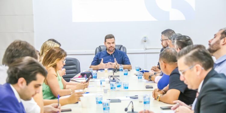 Comissão apresenta aos vereadores documento base para atualização do regimento interno da Câmara