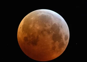 Lua de sangue: eclipse lunar total ocorre neste domingo