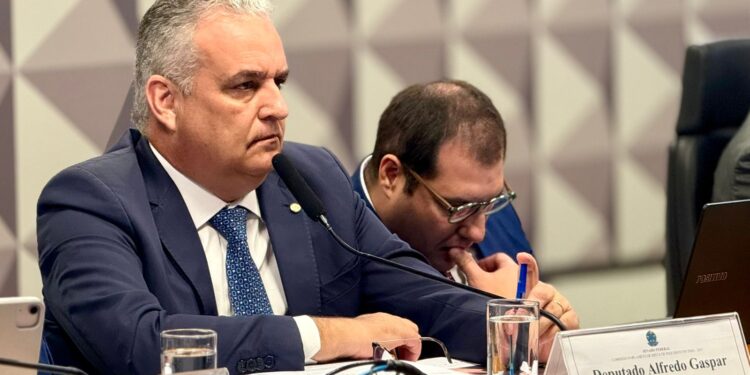 CPMI do INSS: Alfredo Gaspar cobra respostas de Carlos Lupi sobre omissões e denúncias em sua gestão