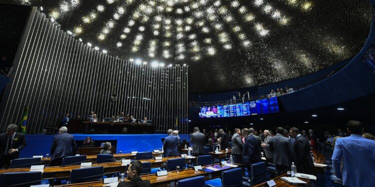 Mudanças na Lei da Ficha Limpa voltam à agenda do Senado após impasse entre parlamentares