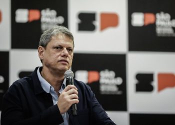 Estatal manda demitir funcionário que gritou “sem anistia” a Tarcísio