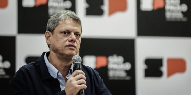 Estatal manda demitir funcionário que gritou “sem anistia” a Tarcísio