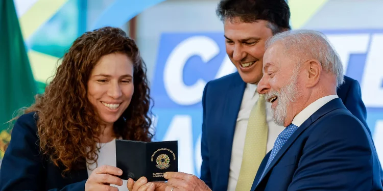 Entra em vigor lei que cria Carteira Nacional de Docente