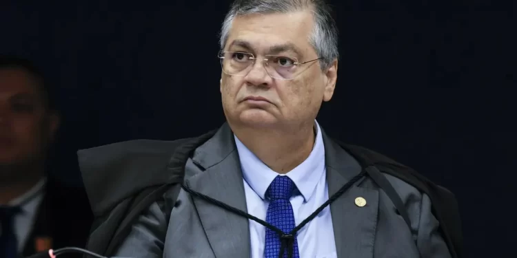 Após ser chamado de “ladrão” e “vagabundo”, Flávio Dino toma medidas legais