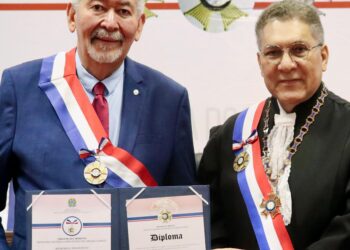 Deputado Paulão recebe a mais alta comenda do TRT/AL