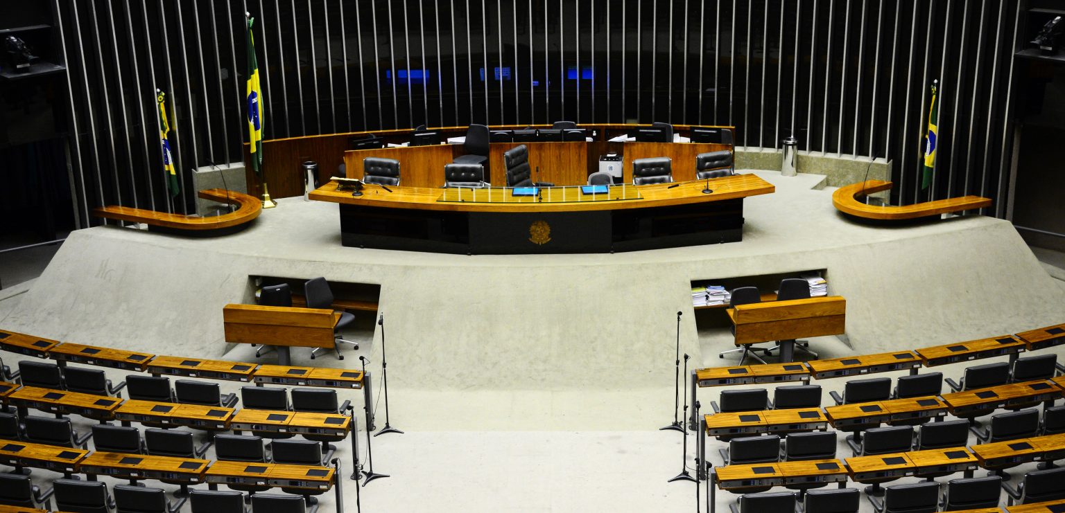 Debate sobre anistia paralisa avanço da pauta econômica no Congresso