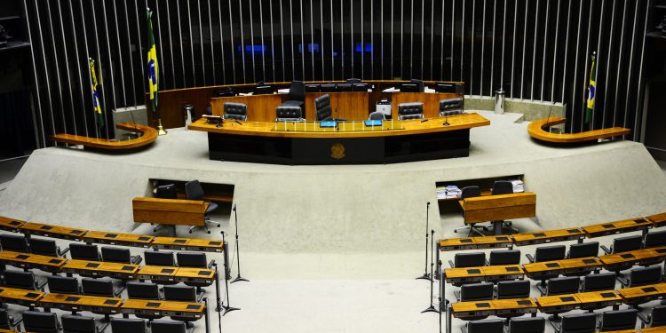 Debate sobre anistia paralisa avanço da pauta econômica no Congresso