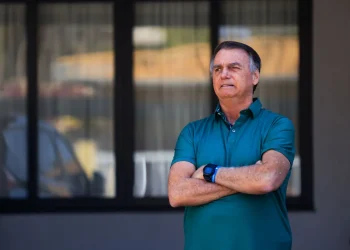 Médico afirma que Bolsonaro não precisará ir ao hospital