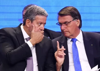 Lira evita confronto com STF e mantém jogo político com Bolsonaro e Lula