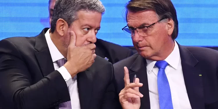 Lira evita confronto com STF e mantém jogo político com Bolsonaro e Lula