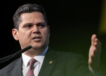 Senado cancela sessão e aliados de Bolsonaro criticam Alcolumbre