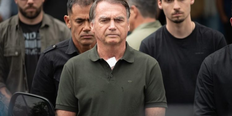 Líder da oposição se reúne com caciques do PP e União em prol da anistia
