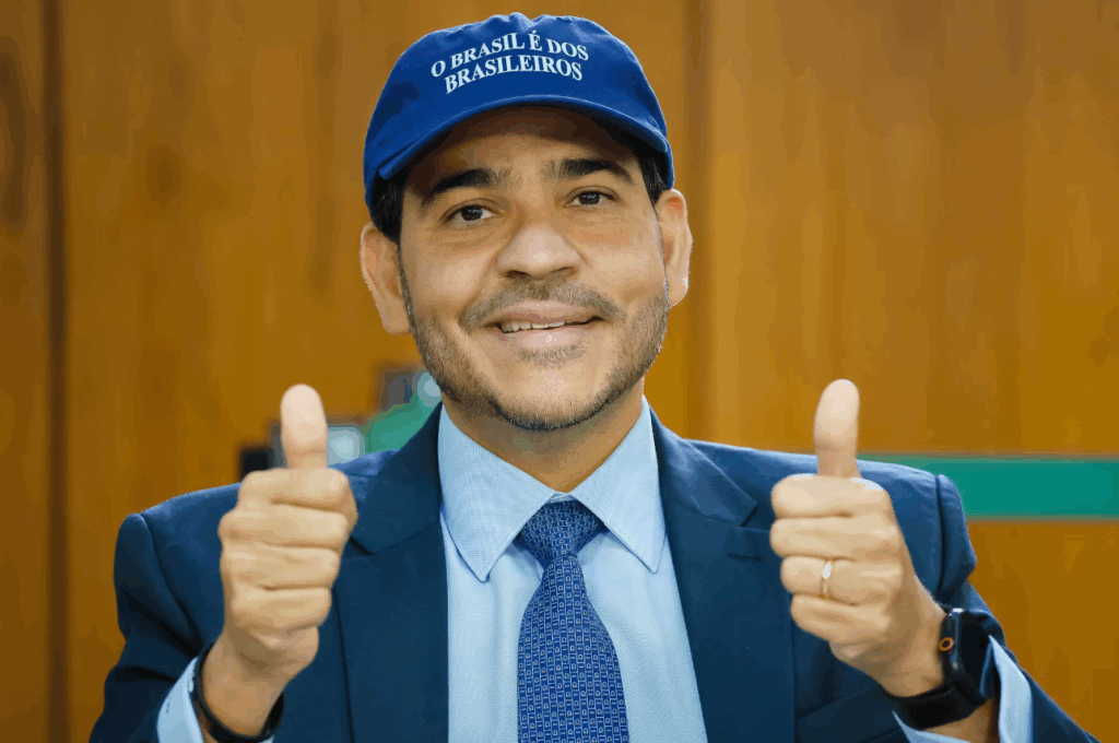 Jorge Messias é cotado para assumir Casa Civil