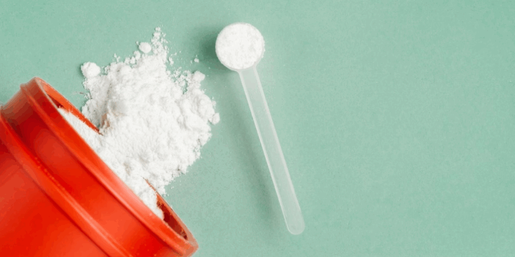 Dentista alerta para os riscos de consumir creatina sem diluir o pó