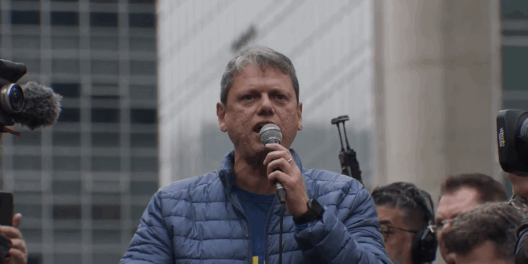 PT pede a Moraes que Tarcísio seja investigado após falar em tirania