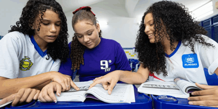 Ensino médio integral de AL tem matrículas avançadas e supera média nacional