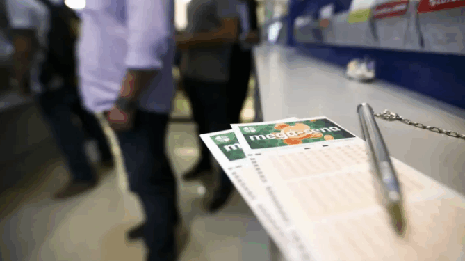 Mega-Sena acumula e vai a R$ 55 milhões; veja números