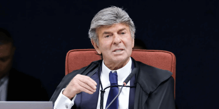 Sete pontos do voto de Fux que confrontam Moraes no julgamento de Bolsonaro