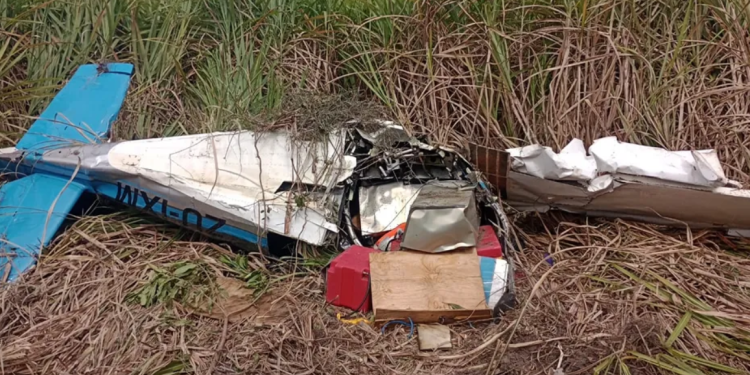 Policiais relatam presença de alimentos, tablets e galões de combustível em avião que caiu em Coruripe