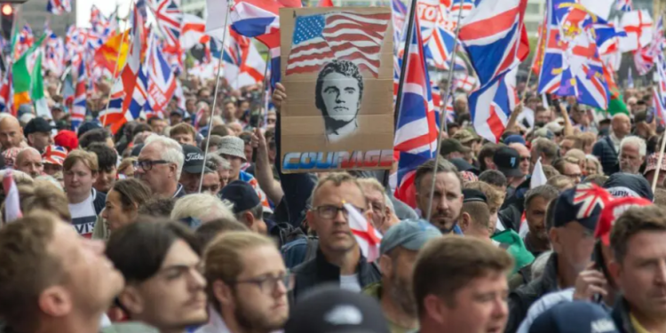 Mar de bandeiras e protesto em Londres: a onda patriótica que tomou conta do Reino Unido