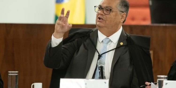 Dino barra emendas Pix com indícios de fraude em municípios